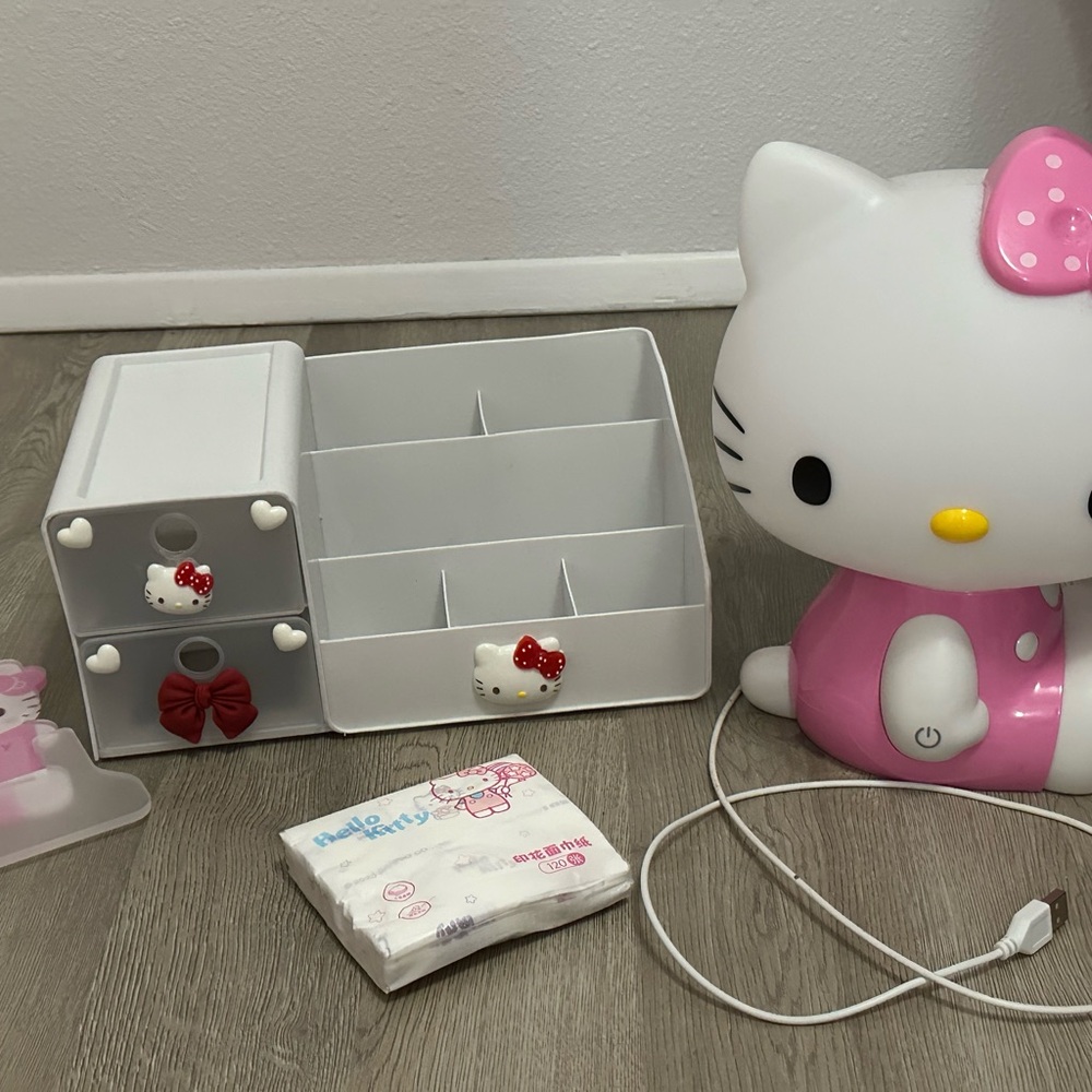 Hello Kitty White and Pink Organizer Set
